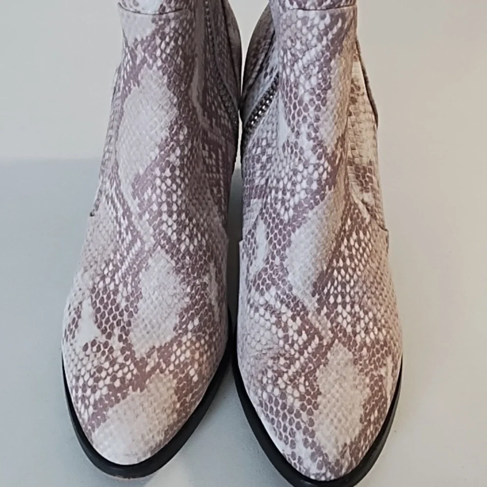 Dolce Vita Snake Embossed Genuine Leather Silver Inner Zipper Samie Boot 8.5